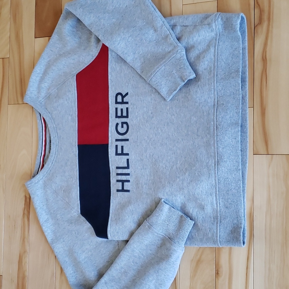 Tommy Hilfiger cropped sweatshirt